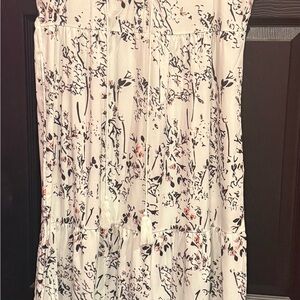 Chic Floral Maxi Dress in Black and White